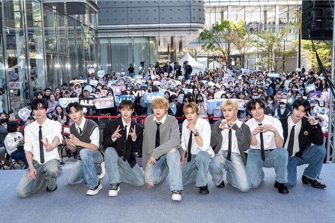 ARKis在信义区举办签唱会。（踢帕娱乐提供）