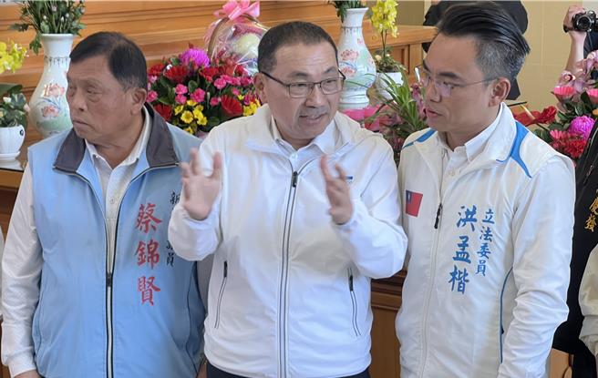 侯友宜宣布新北市未来殡葬政策3大方向。（吕健豪摄）