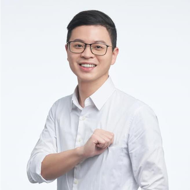 凌涛与民团质疑，中选会审查进度缓慢，恐有意挑选时机公布结果，刻意阻挠在野罢免行动。（凌涛提供／张睿廷台北传真）