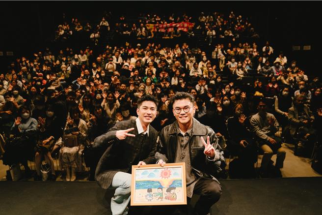 《我家的事》跃上大阪亚洲电影节，潘客印（右）与主演曾敬骅也特别飞往大阪与观眾一同欣赏。（牵猴子提供）