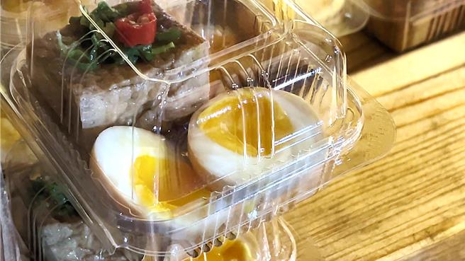 老板娘手作精致小菜，每盘30元。（萧嘉蕙摄）