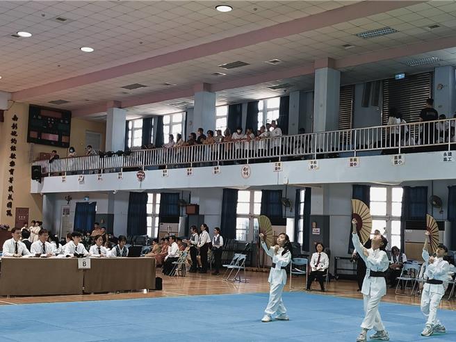 彰化县教育杯国术锦标赛今（23）日在南兴国小登场，吸引全县35所学校、201位选手报名参赛。（叶静美摄）
