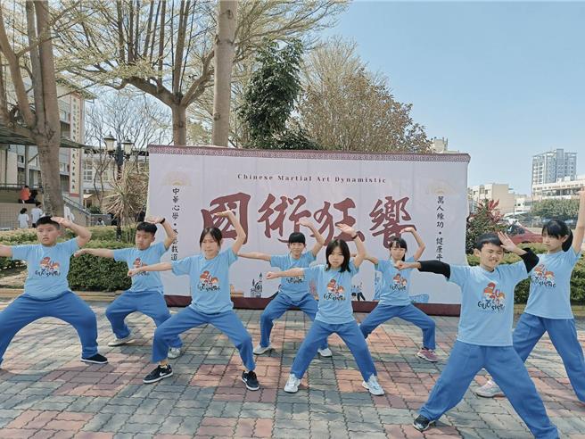 国圣国小9名同学参加彰化县教育杯国术锦标赛。（叶静美摄）