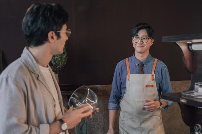 江宏杰（右）与凤小岳对戏，直呼超紧张。（甲普国际媒体提供）