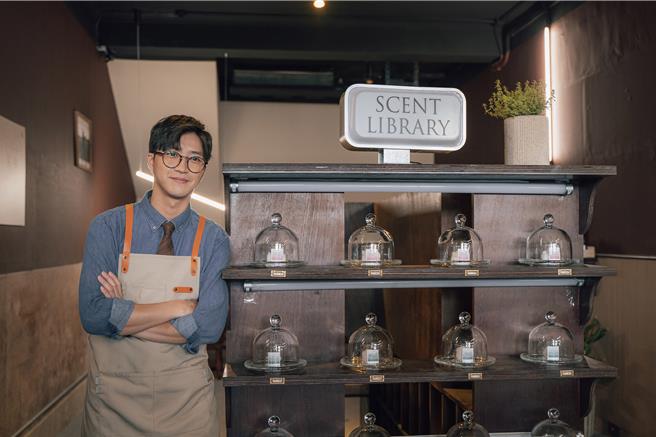 江宏杰与戏剧前辈凤小岳对戏，直呼超紧张。（甲普国际媒体提供）