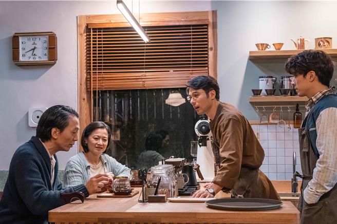 《欢迎光临 二代咖啡》林哲熹（右起）、凤小岳、谢琼暖、单承矩在最新剧情里有精彩对手戏。（甲普国际媒体提供）