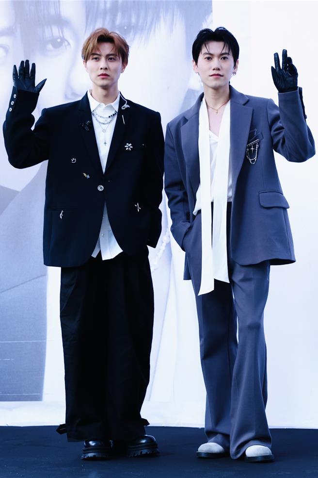 王子、邱宇辰23日举办签唱会，吸引大批粉丝到场支持。（陈俊吉摄）