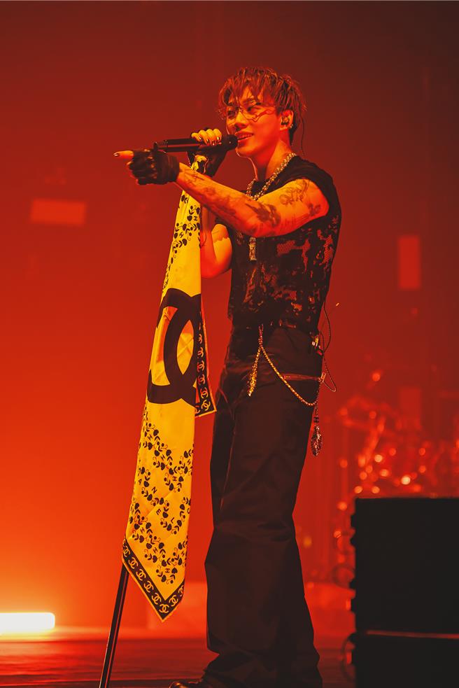 ØZI二度登上北流舉辦演唱會。（寬宏藝術Ｘ華納音樂Ｘ奧曼音樂提供）