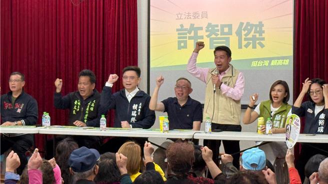 今（23）日下午立委赖瑞隆举办「挺台湾顾高雄」宣讲，包括立委邱议莹、许智杰皆受邀，但独缺立委林岱桦。（柯宗纬摄）