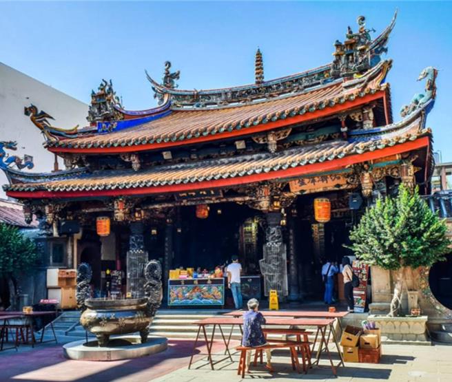 彰化市南瑶宫1名黄姓临时约聘人员，偷走2200元香油钱，事后捐出2万元香油钱与庙方达成合解，彰化地院审结，将黄男依业务侵占罪判处徒刑4月，缓刑2年，并须向公库支付2万5000元。（资料照）