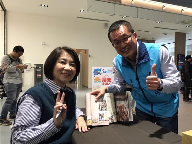 屏东县潮州镇公所为拓展日本游客市场，认购10组县府出刊的旅游专书《屏东SOLO》计画翻译成日文，盼让行销地方更有感。（潮州镇公所提供／谢佳潾屏东传真）