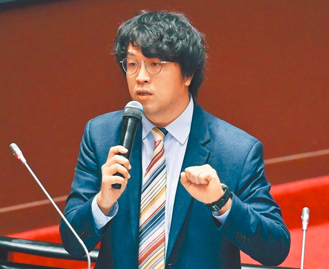 绿委沈伯洋创办的黑熊学院名为推广民防教学，但不少人质疑其实黑熊部队是要成为战时的督战队。（示意图／资料照）