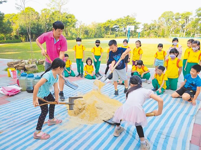 台南市今年入学的小一新生估计将减100班，虎山实小则已连续3年逆势增班。（虎山实小提供／曹婷婷台南传真）