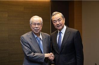王毅晤日本前首相福田康夫：盼推動兩國關係穩定發展