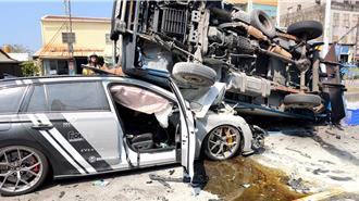 與轎車猛烈對撞 小貨車側翻司機傷重不治
