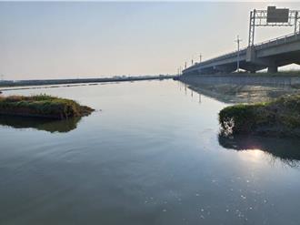 雲林排水護堤年久失修潰堤 漁民怒：3公頃魚塭遭淹