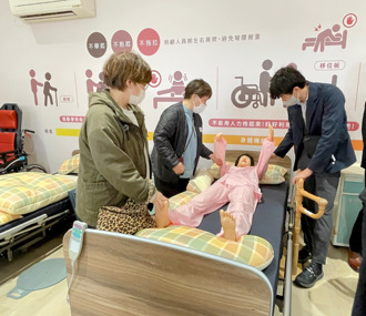 聖約翰科大啟用全台首座「樂齡自然照顧訓練室」 打造高齡照護人才搖籃