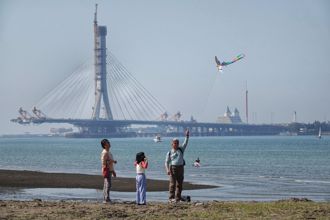 天氣》西半部飆31度！這天冷氣團斷崖式降溫 北台灣變天轉濕冷