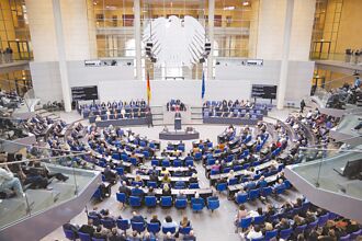 德國財政大轉彎