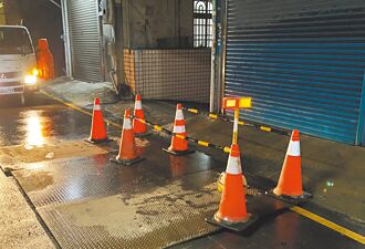 竹市 南大路下陷80公分 垃圾车卡洞