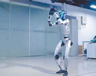 中美人形机器人 超级比一比