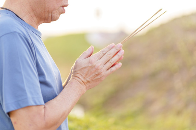 命理专家小孟老师点名生肖属羊、龙、兔和牛的人，在清明节后的财运旺盛。（示意图：Shutterstock／达志）