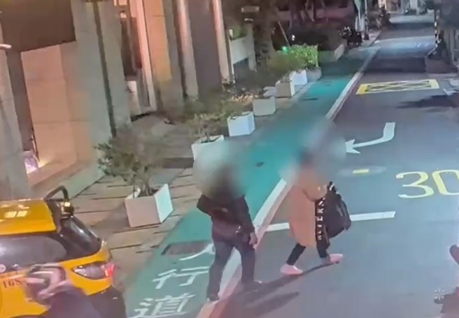 搭霸王车访友不成，妇人遭逮竟是窃盗通缉犯。(李文正翻摄)