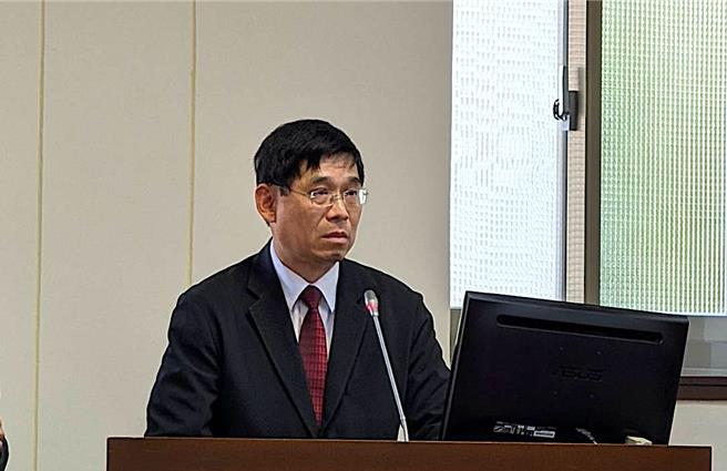 能源署代理署长李君礼指出，此次电业法修正有4个重点。（图／柳名耕摄）