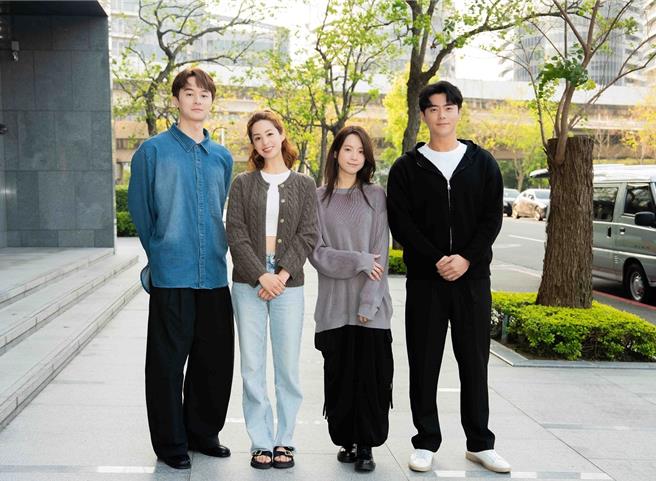 张轩睿(左起)、莫允雯、程予希及李程彬携手主演林心如新剧。（TVBS提供）
