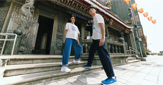 SKECHERS瞬穿SLIP-INS结合绕境话题，助香灯脚遶境之旅有顺有保庇。（SKECHERS提供／朱世凯台北传真）