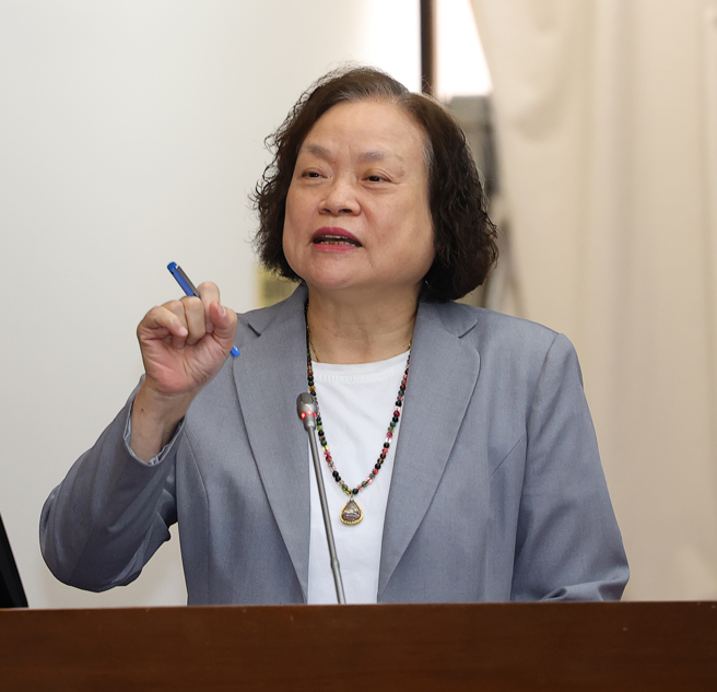 立法院财政委员会24日邀行政院主计总处主计长陈淑姿（见图）、审计部审计长陈瑞敏率所属单位主管列席业务报告，并备质询。（刘宗龙摄）
