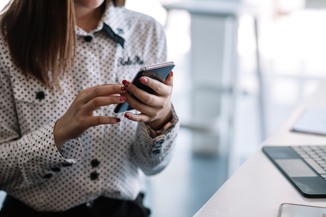 女子输入自身症状之后，被ChatGPT判断罹患血癌。（示意图：Shutterstock／达志）