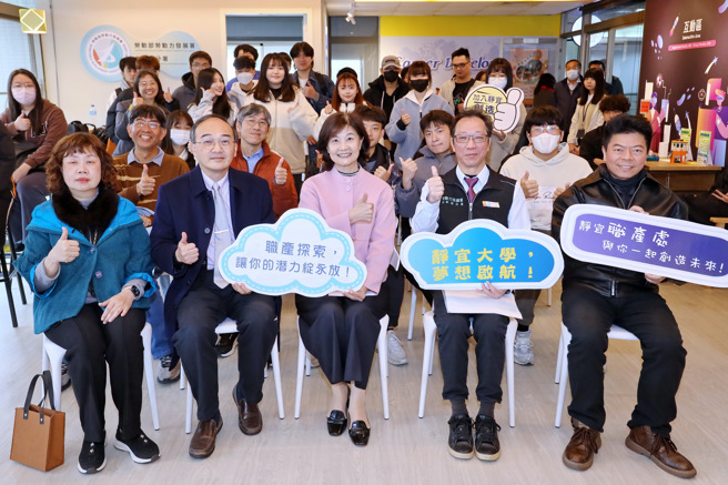 图说：「Youth Salon职涯发展旗舰馆」深入校园，协助学生打造就业力，顺利衔接职场。