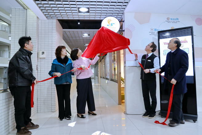 图说：静宜大学邀请各高中职师生前来共享「Youth Salon职涯发展旗舰馆」资源。