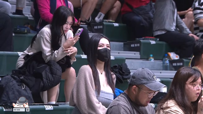 低胸妹熱愛旅遊分享辣照，追蹤人數持續增長中。（圖／YouTube@TPBL）