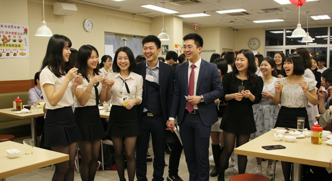 网路有人发文某医院办春酒，竟然要女护理师穿着清凉。（示意图、与本案无关／AI生成）