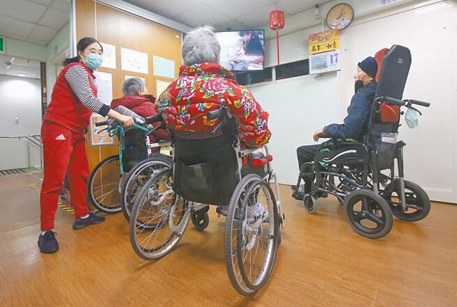 根据统计，台湾老人人口今年将达480余万人，对于无障碍环境或设施需求很高。（赵双杰摄）