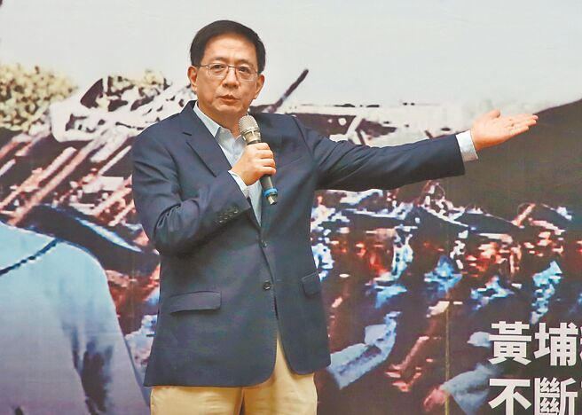 台湾大学前校长管中闵23日在脸书指出，许多高中职诱骗东南亚侨生来台就读，结果成为学工，他批评这种恶劣行为是「台湾之耻」。（本报资料照片）