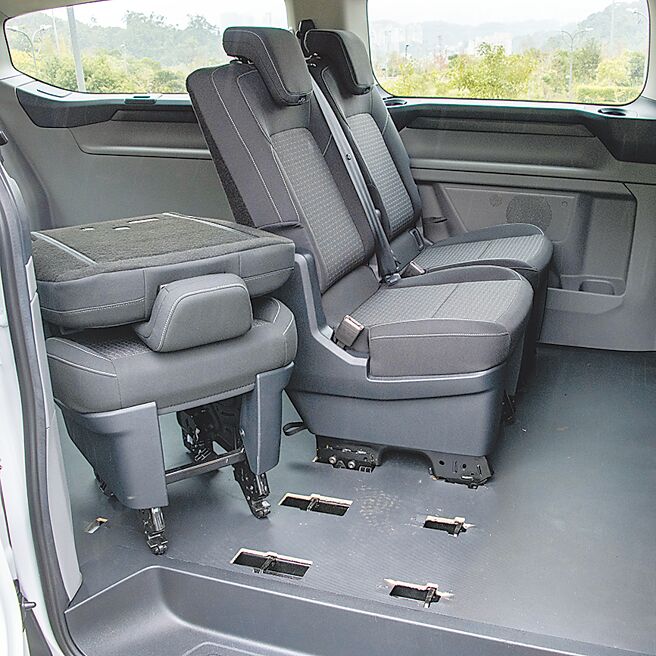 第二排座椅均为可拆式设计，方便让载物空间极大化。（陈大任摄）