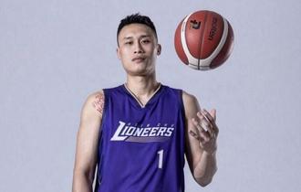 直击》涉假球案遭逐出篮坛 昔选秀状元施顏宗改当小吃店员工