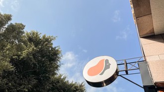 路易莎被一票學生書包佔位 網教反制法：每次都有效