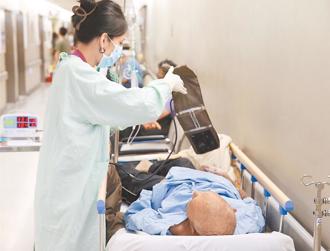 海納百川》疲憊的南丁格爾 需要全方位策略（言誠美）