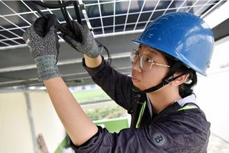 繪圖員轉職太陽能工程師 25歲女孩月薪破40K