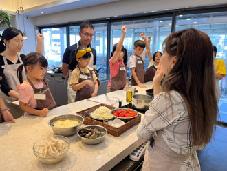 連假親子出遊太崩潰？窩廚房「漢堡DIY」攻略 兒童節宅在家也超好玩