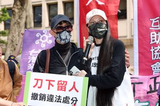 亞亞痛心孩子上學被欺負！自曝「兩邊不是人」：我要清白離台