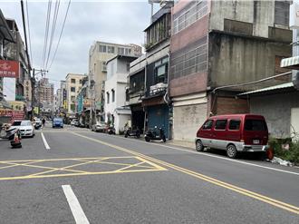 竹市長春街路窄    閃行人、違停易壓雙黃線   恐成違規陷阱