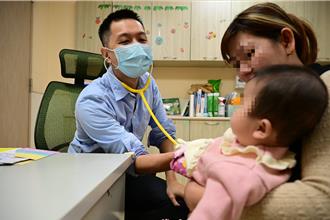 男婴染肠病毒脱水哭不出眼泪！医师忧下波感染高峰 吁家长做1事