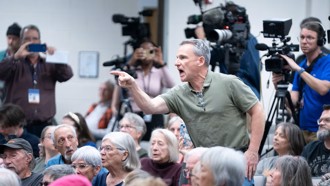美國退伍軍人遭川普出賣  聯邦瘦身計畫大幅裁減他們工作