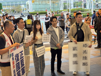 何溢诚快评》黑熊落井下石