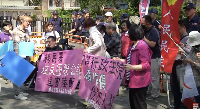 陆配网红「亚亚」（本名：刘振亚）因涉及宣扬武统，今（25）日亚亚将在上午10时与家人和民团台湾国际家庭互助协会一起到内政部前开记者会，警方也动员40名警力到场协助维安。（中时新闻网直播）